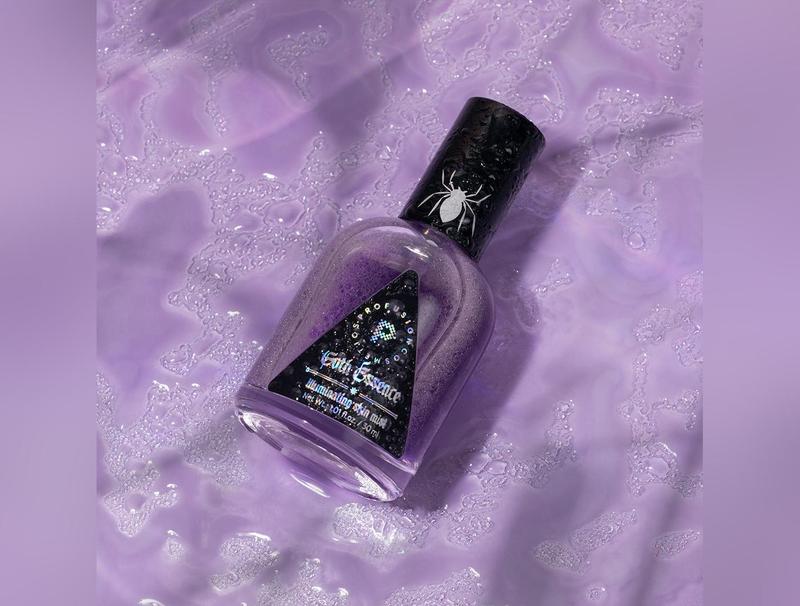 Gothic Essence-Illuminating Skin Mist