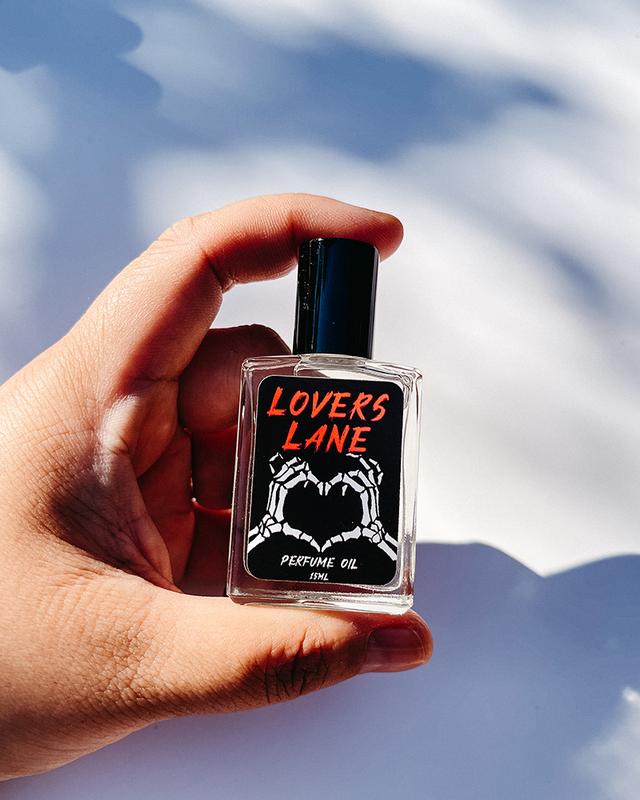 Lovers Lane-Roll on 15ml Oil: Freesia, Nectarine, Jasmine, Sugar, Sandalwood, & Musk